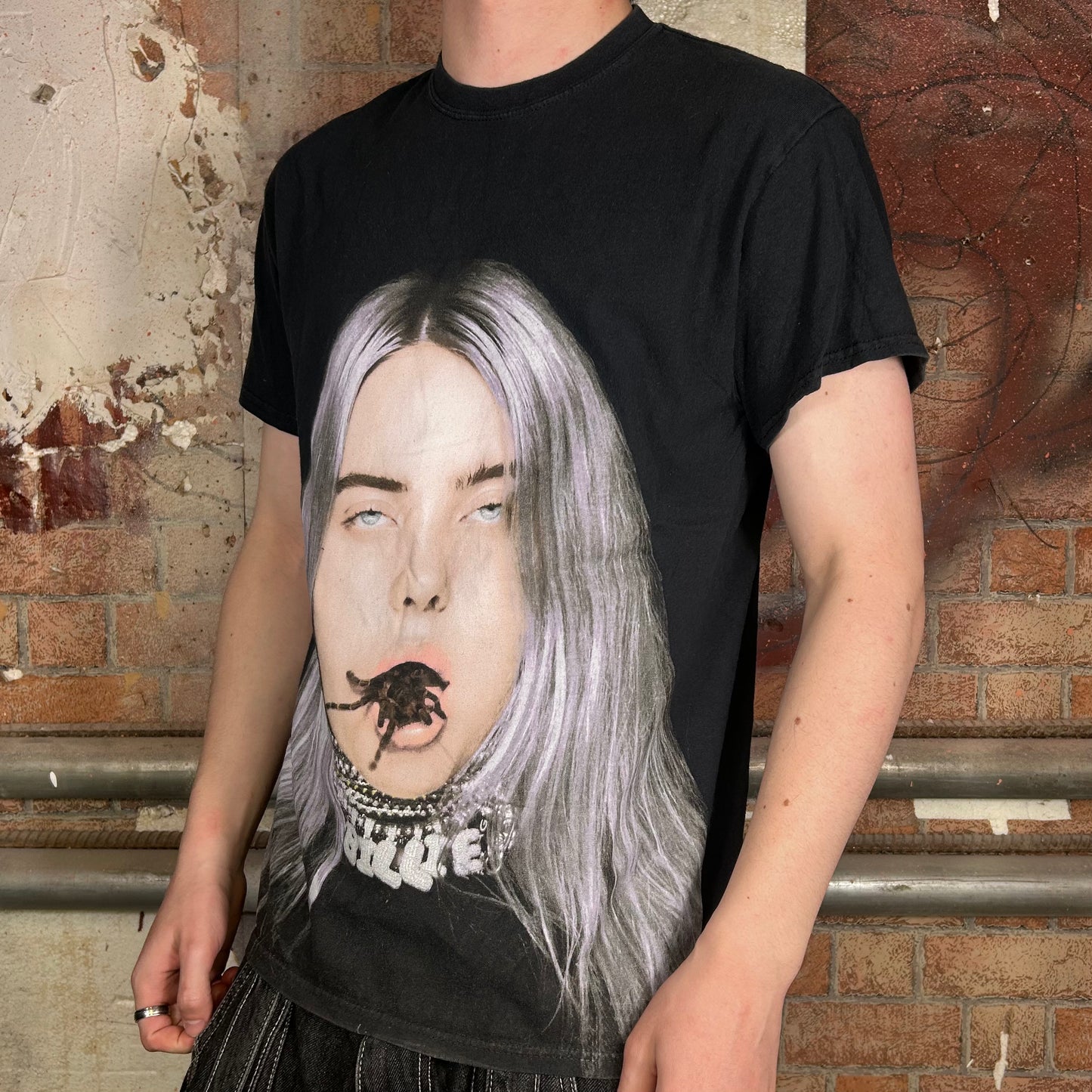 Billie Eilish Tarantula Spider in Mouth Concert T-Shirt (2019) - M