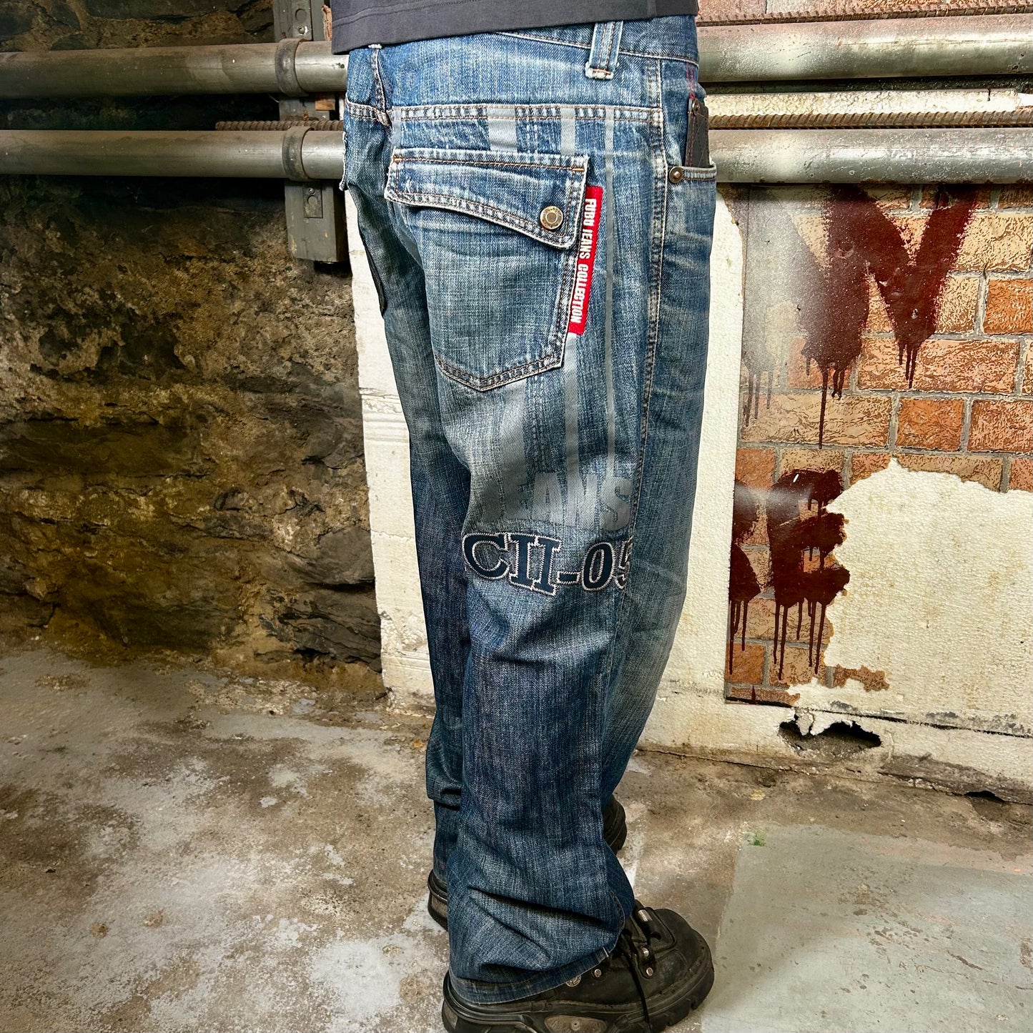 FUBU Straight Leg Denim Jeans (Y2K) - 32"